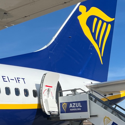 Oferte de ultim moment Ryanair. Rezervă zboruri directe către cele mai populare destinații din București, de la 12,99 EUR.