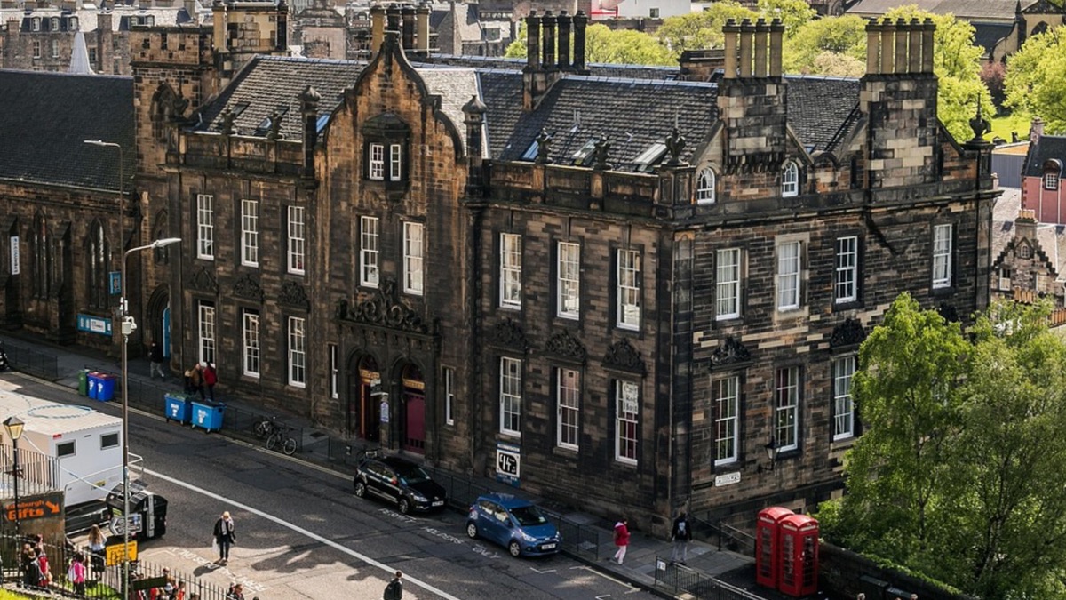 Bilete de avion ieftine București – Edinburgh